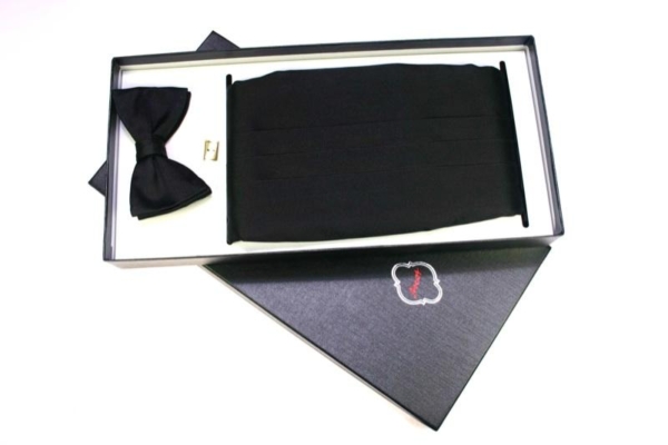 Cummerbund set